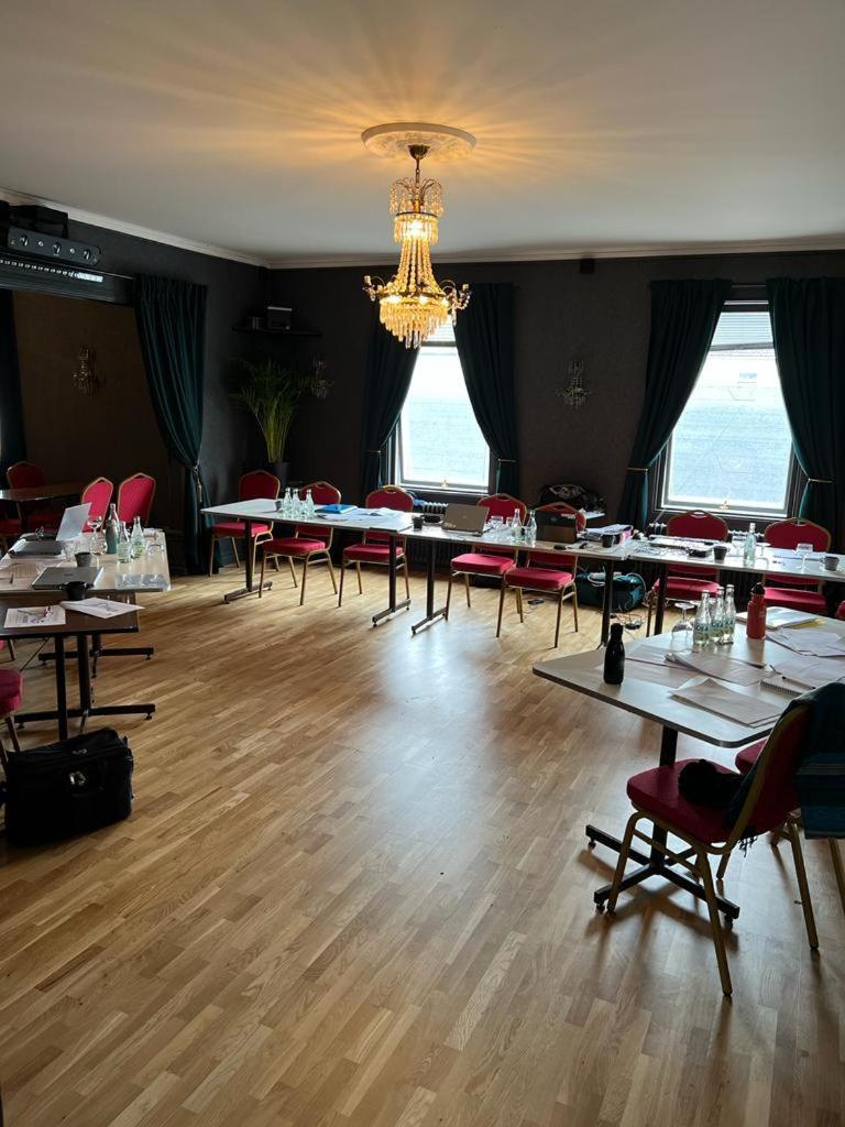 Hotell Gaestis Tierp Bagian luar foto